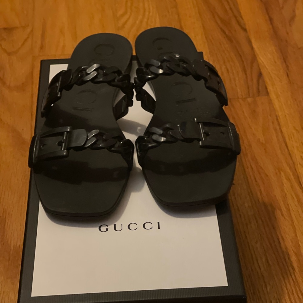 Gucci women’s rubber slide